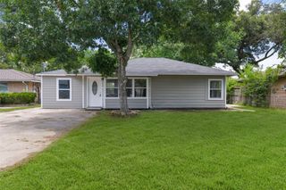 4009 Victoria Avenue, Dickinson, TX 77539