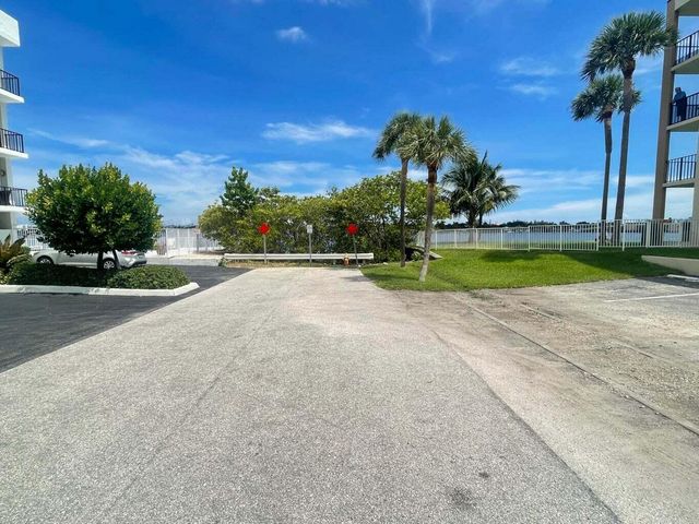 200 Croton Avenue 109, Lantana, FL 33462
