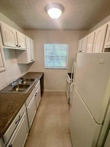 200 Croton Avenue 109, Lantana, FL 33462
