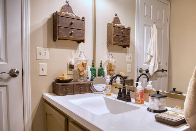 2 Sherwood Lane, Merrimack, NH 03054