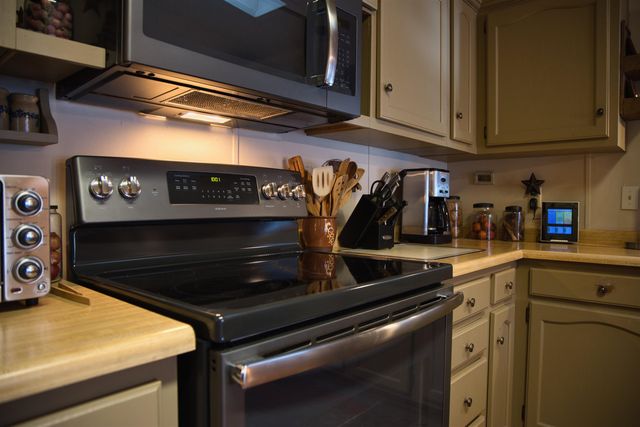 2 Sherwood Lane, Merrimack, NH 03054