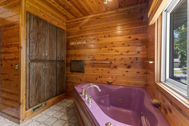 2515 Hillview Road, Mounds View, MN 55112