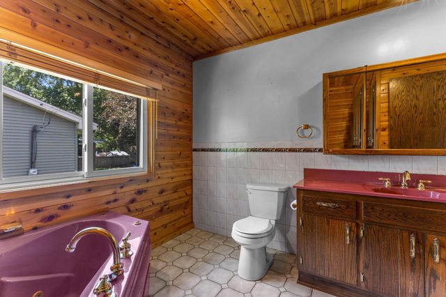 2515 Hillview Road, Mounds View, MN 55112
