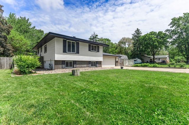 2515 Hillview Road, Mounds View, MN 55112