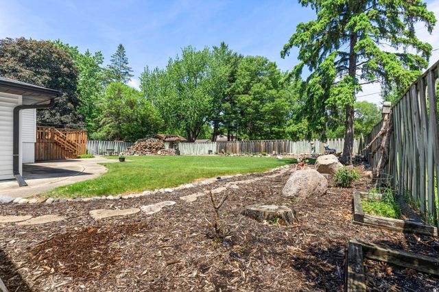 2515 Hillview Road, Mounds View, MN 55112