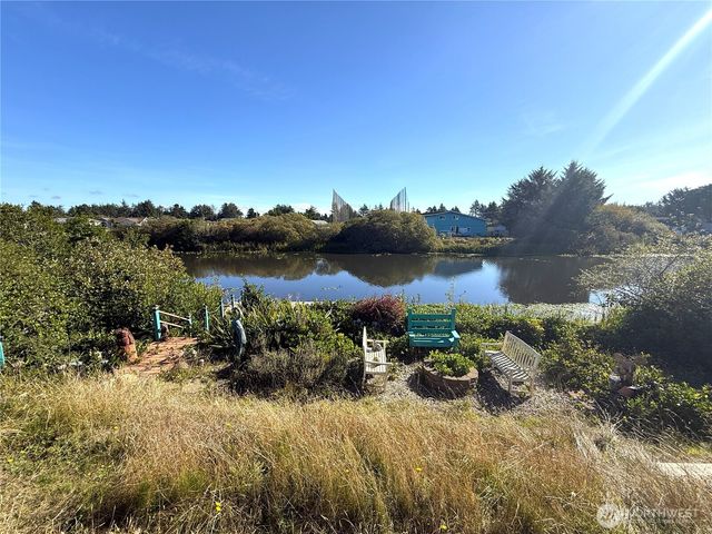 506 Point Brown Avenue NE, Ocean Shores, WA 98569