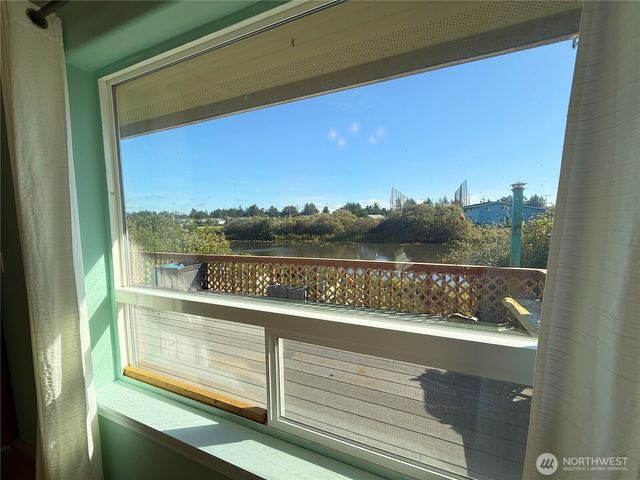 506 Point Brown Avenue NE, Ocean Shores, WA 98569