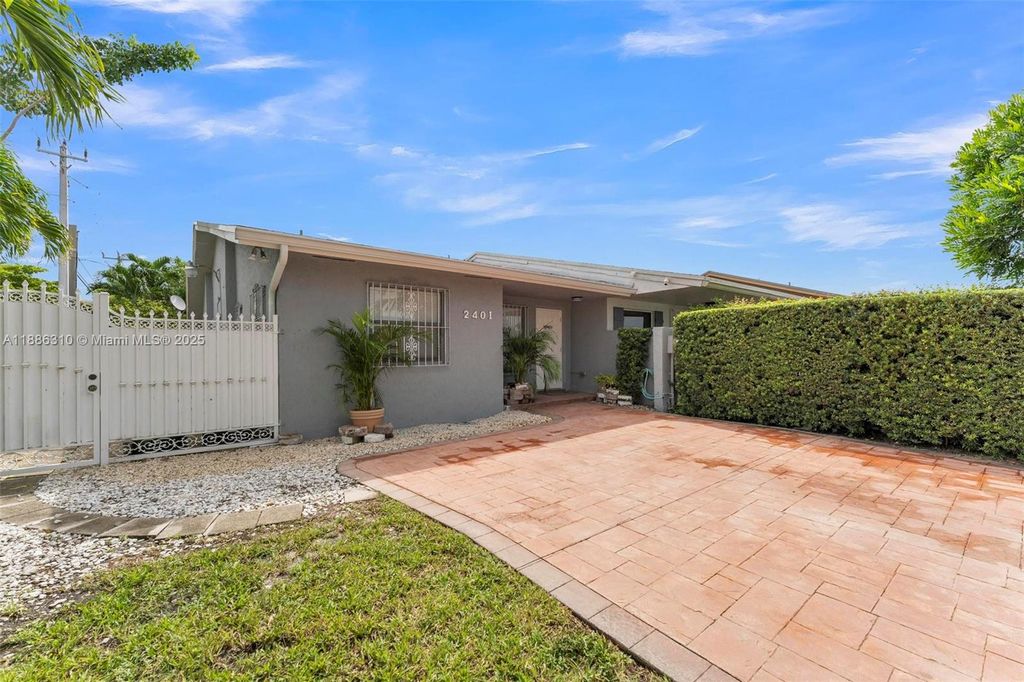 2401 SW 102nd Ave, Miami, FL 33165