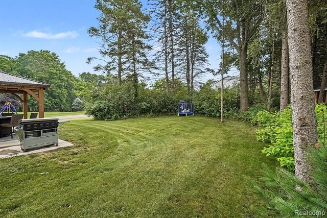 9324 Pine Walk Pass, Linden, MI 48451