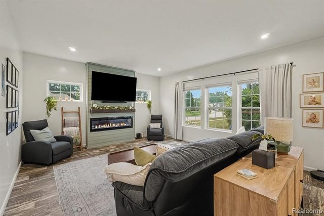 9324 Pine Walk Pass, Linden, MI 48451