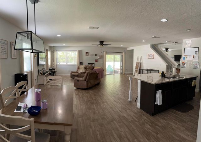 6101 NW Painted Bunting Court, Port St Lucie, FL 34986
