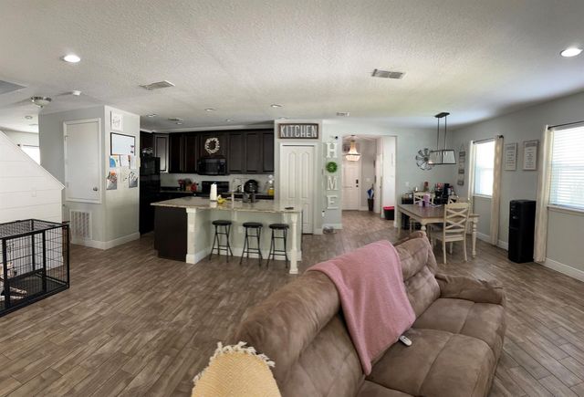 6101 NW Painted Bunting Court, Port St Lucie, FL 34986