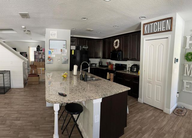 6101 NW Painted Bunting Court, Port St Lucie, FL 34986