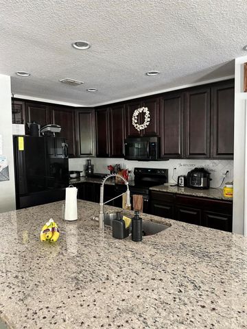 6101 NW Painted Bunting Court, Port St Lucie, FL 34986