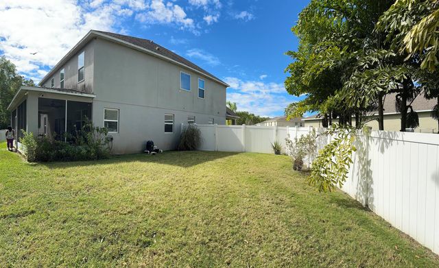 6101 NW Painted Bunting Court, Port St Lucie, FL 34986