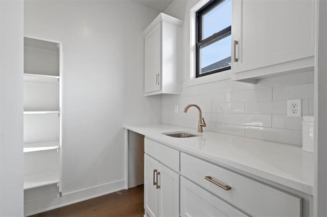 2319 SW Serena Place, Lee's Summit, MO 64082