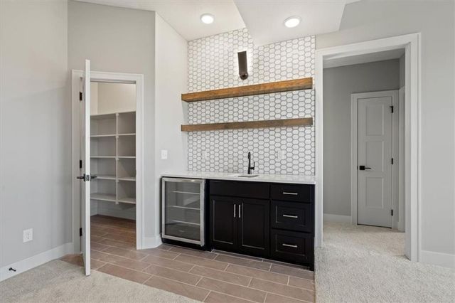 2319 SW Serena Place, Lee's Summit, MO 64082