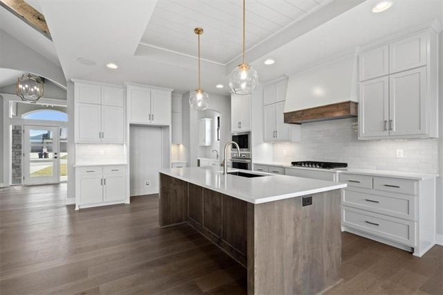 2319 SW Serena Place, Lee's Summit, MO 64082