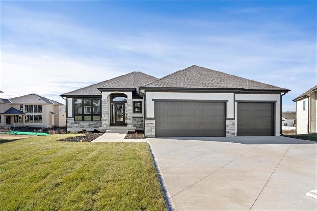 2319 SW Serena Place, Lee's Summit, MO 64082