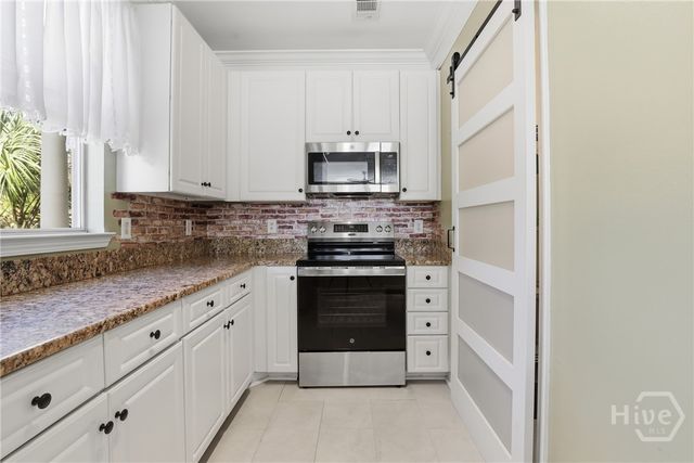 2112 Whitemarsh Way, Savannah, GA 31410