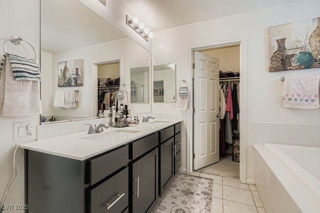 10321 Cascading Falls Street, Las Vegas, NV 89141