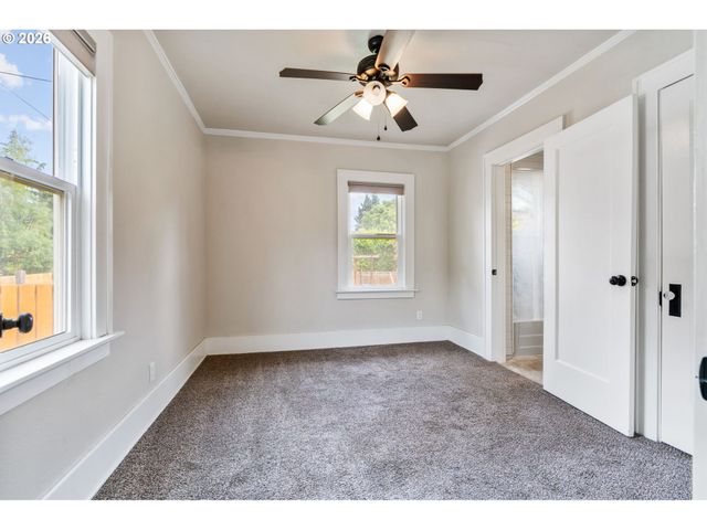 2307 Ne AINSWORTH St, Portland, OR 97211