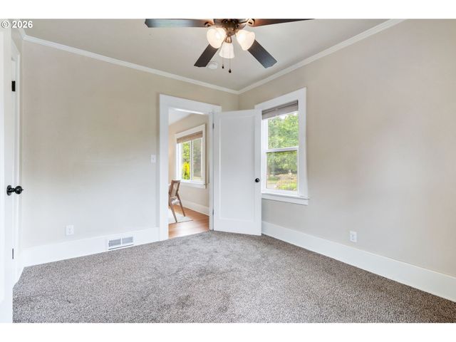 2307 Ne AINSWORTH St, Portland, OR 97211