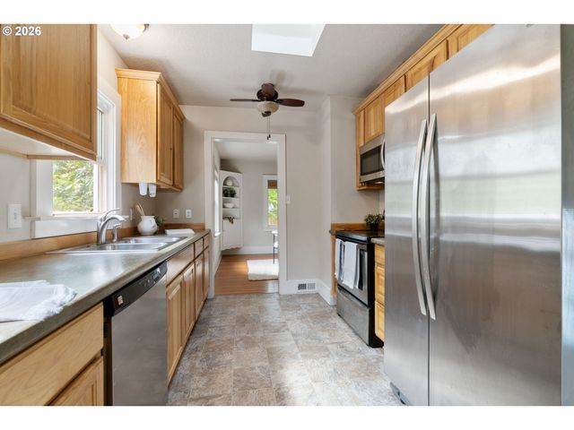 2307 Ne AINSWORTH St, Portland, OR 97211