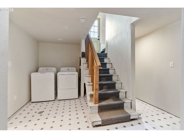 2307 Ne AINSWORTH St, Portland, OR 97211