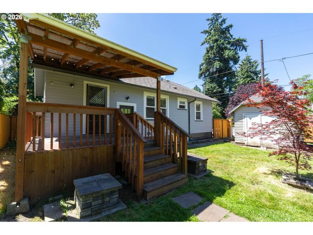 2307 Ne AINSWORTH St, Portland, OR 97211