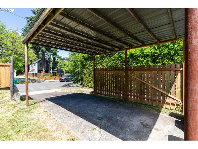 2307 Ne AINSWORTH St, Portland, OR 97211