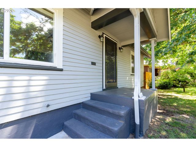2307 Ne AINSWORTH St, Portland, OR 97211