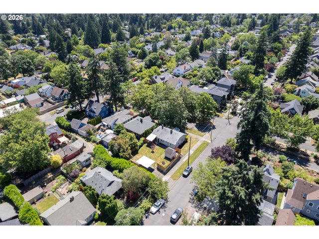 2307 Ne AINSWORTH St, Portland, OR 97211