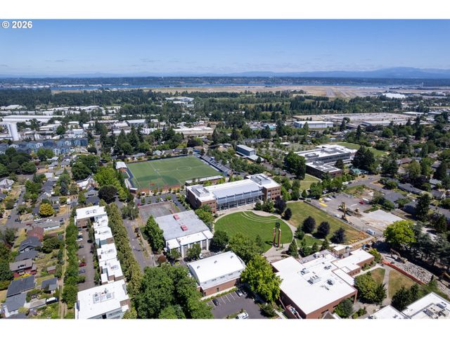 2307 Ne AINSWORTH St, Portland, OR 97211