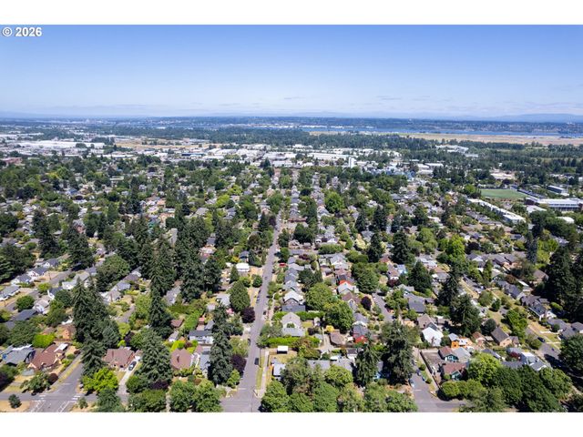 2307 Ne AINSWORTH St, Portland, OR 97211