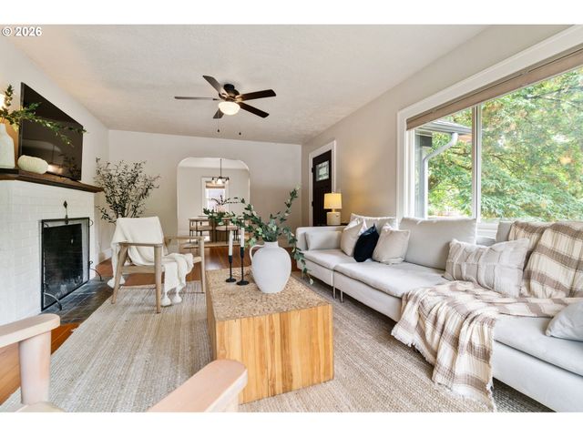 2307 Ne AINSWORTH St, Portland, OR 97211