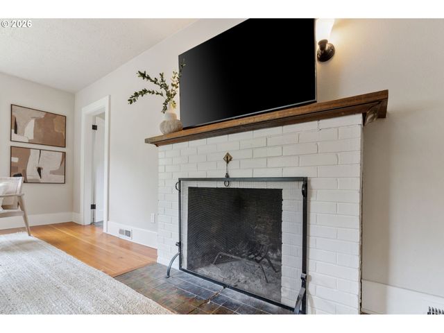 2307 Ne AINSWORTH St, Portland, OR 97211