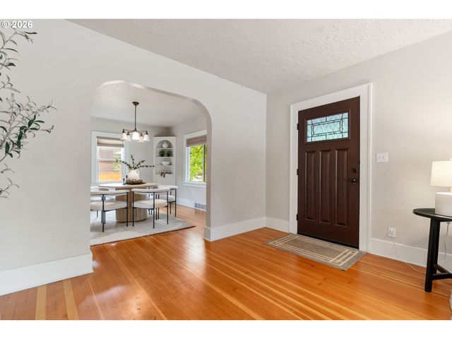 2307 Ne AINSWORTH St, Portland, OR 97211