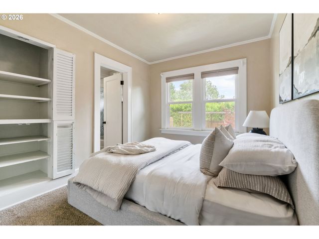 2307 Ne AINSWORTH St, Portland, OR 97211