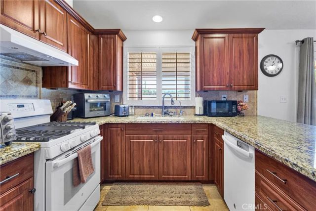 7454 Lyons Avenue, Hesperia, CA 92345