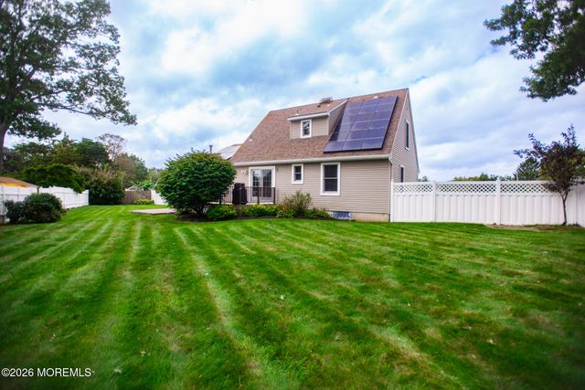 107 Eric Court, Toms River, NJ 08753