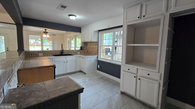 109 Meadowcliff Circle, Warner Robins, GA 31093
