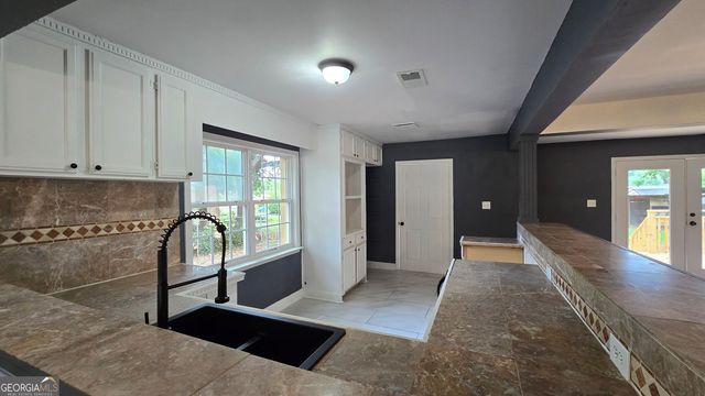 109 Meadowcliff Circle, Warner Robins, GA 31093
