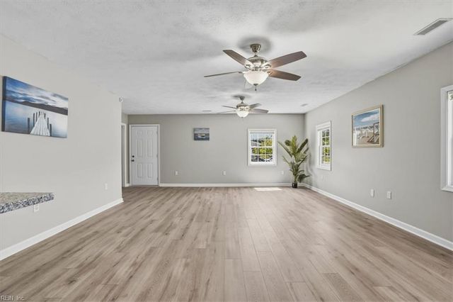 20 Freeman Dr, Poquoson, VA 23662