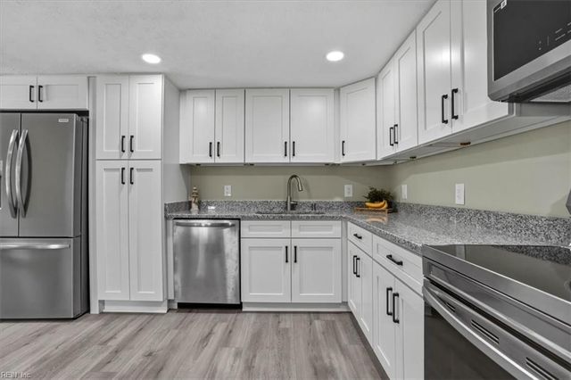 20 Freeman Dr, Poquoson, VA 23662