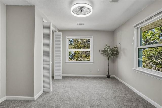 20 Freeman Dr, Poquoson, VA 23662