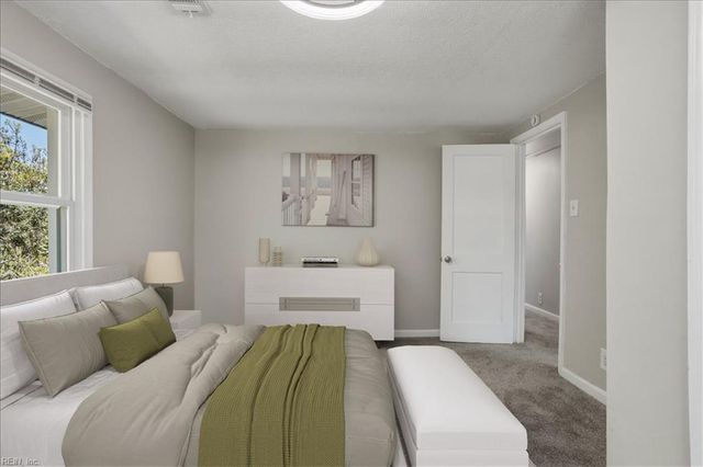 20 Freeman Dr, Poquoson, VA 23662