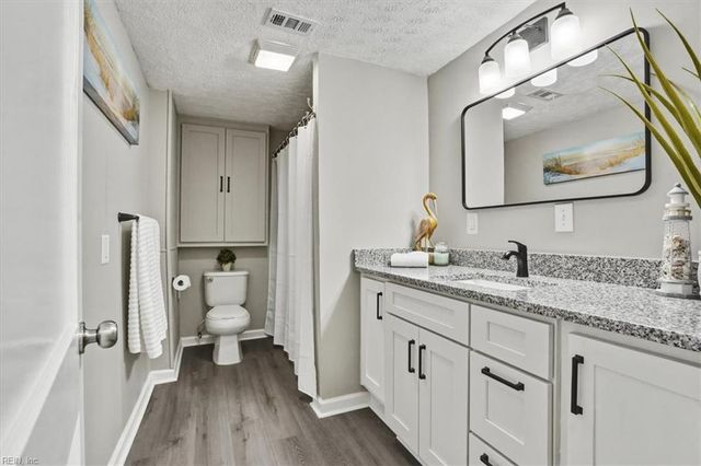 20 Freeman Dr, Poquoson, VA 23662