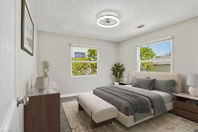 20 Freeman Dr, Poquoson, VA 23662