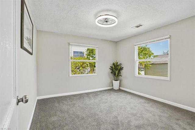 20 Freeman Dr, Poquoson, VA 23662